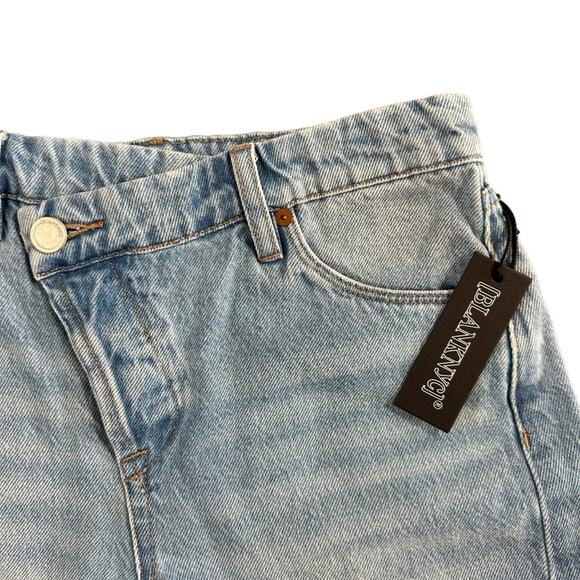 BLANKNYC Womens Light Wash Overlap Fly Cut Off Mom Shorts Size 25 - Picture 6 of 8